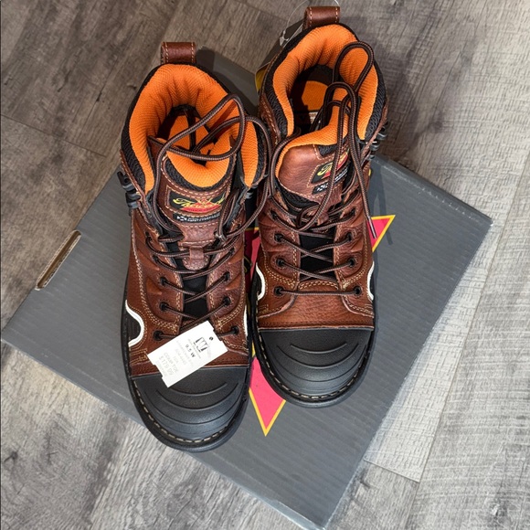 NWT Thorogood Brown and Black Men's Boots - Picture 2 of 8